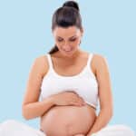 ما هي منتجات العناية بالبشرة التي يجب أن أستخدمها أثناء الحمل؟
