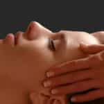 اگزوزوم‌تراپی برای روشن‌سازی و جوان‌سازی پوست صورت؛ واقعیت یا تبلیغ؟